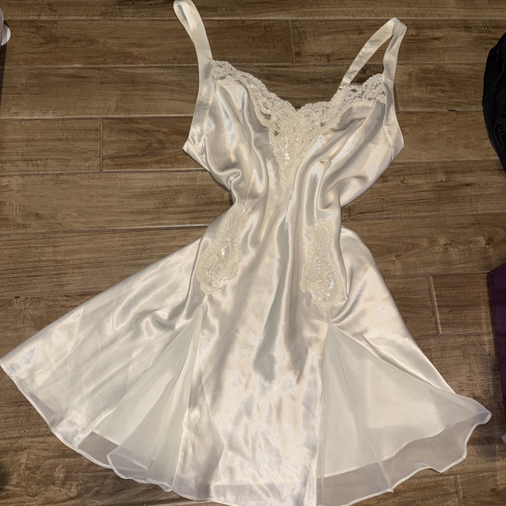 Vintage Victoria's Secret Fairycore Coquette Ivory Satin Lace Large Slip Dress